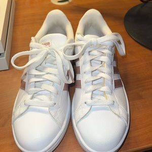 Only worn a few times, very comfortable just don’t need anymore